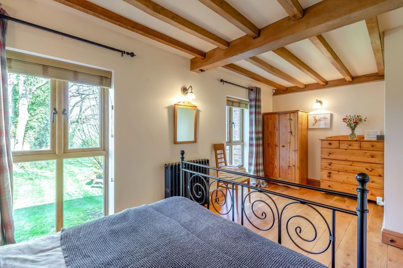 2 bedrooms, WiFi (free), bed sheets