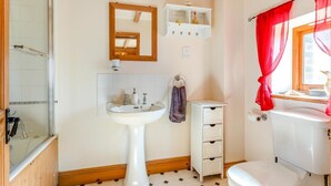 Unclassified image, 3 of 10, button - 2 Bed in Dorchester (oc-dc075) (Frome Whitfield)