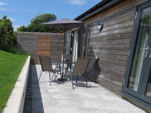 Outdoor dining - 2 Bed in Holsworthy (oc-50598) (Sessacott)