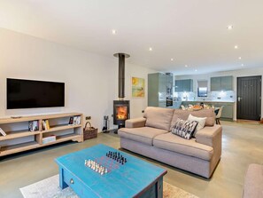 TV, fireplace - 2 Bed in Holsworthy (oc-50598) (Sessacott)