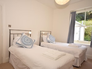 Travel cot, free WiFi, bed sheets - 6 Bed in Ilfracombe (oc-52585) (Combe Martin)
