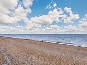 Beach - 2 Bed in St. Leonards -on- Sea (oc-51807) (St Leonards-on-Sea)