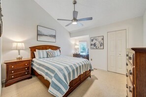 3 bedrooms, free WiFi, bed sheets - Lake It Up! Townhome in Waterways Community! (Huddleston)