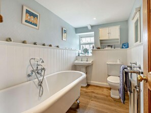 Hair dryer, towels - 4 Bed in Bude (oc-41608) (Poundstock)