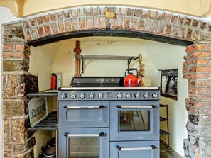 Microwave, oven, dishwasher, high chair - 4 Bed in Bude (oc-41608) (Poundstock)
