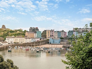 Marina - 2 Bed in Tenby (oc-fb229) (Tenby)