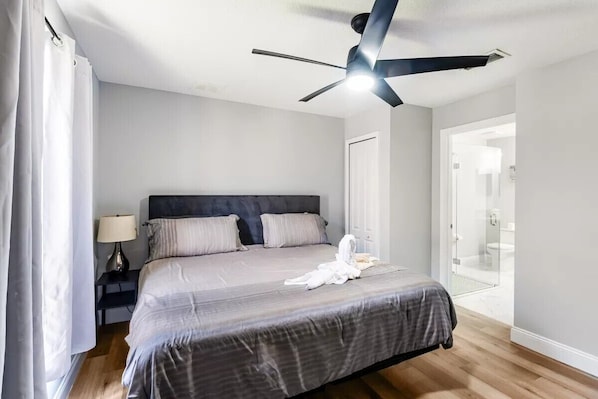 4 bedrooms, iron/ironing board, free WiFi - Soothing Waters Villa (Davenport)