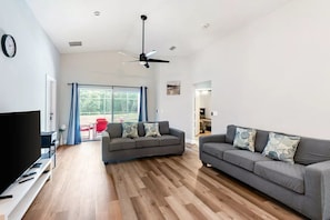 Smart TV - Soothing Waters Villa (Davenport)