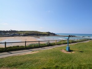 A coastal view with a grassy area, a fence, and a clear sky. - 1 Bed in Launceston (oc-85158) (Launceston)