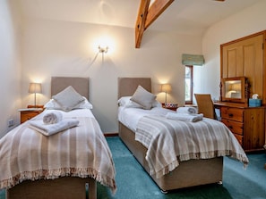 Bügeleisen/Bügelbrett, Reisekinderbett, kostenloses WLAN, Bettwäsche