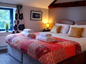 3 Schlafzimmer, Reisekinderbett, kostenloses WLAN, Bettwäsche