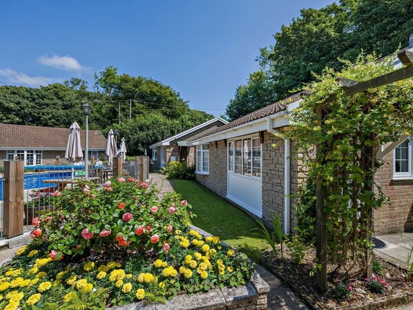 Property grounds - 2 Bed in Looe (oc-90966) (Trelawne)