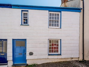 A white building with blue trim and a blue door. - 2 Bed in Bude (oc-78754) (Bude)