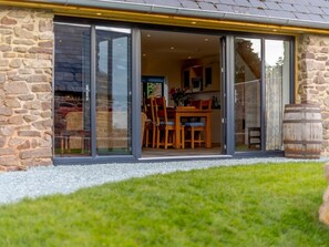 Outdoor dining - 3 Bed in Ratlinghope (oc-79238) (Ratlinghope)