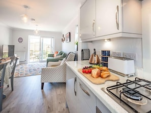 Oven, highchair, cookware/dishes/utensils - 2 Bed in Tenby (oc-87494) (Tenby)