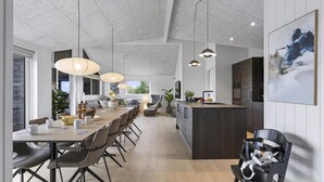 A modern kitchen with a central island, pendant lighting, and a large window. - VillaVilla 955 - Skåstrup Strand, Fyn og øer (Bogense)