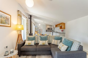 TV, fireplace - 1 Bed in Umberleigh (oc-55322) (High Bickington)