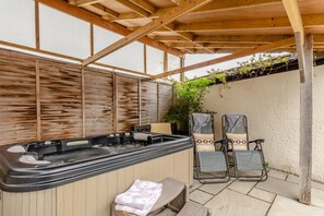 Outdoor spa tub - 1 Bed in Umberleigh (oc-55321) (High Bickington)