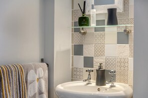 Bathroom - 1 Bed in Umberleigh (oc-55321) (High Bickington)