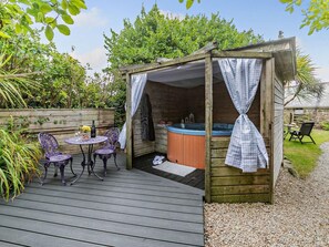Outdoor dining - 1 Bed in Penzance (oc-92232) (Lamorna)