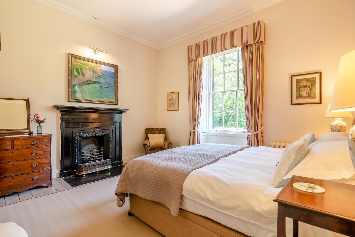 8 chambres, accès au Wi-Fi (inclus), literie fournie