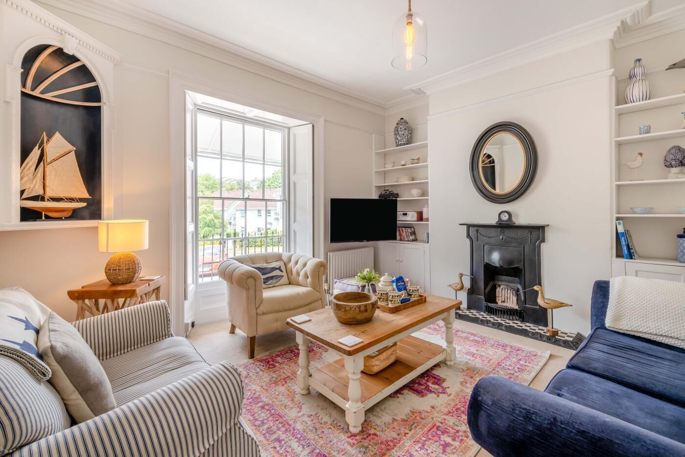 TV, fireplace