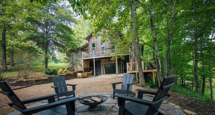 Private Cabin · Creekside · Hot tub · Fire pit · Only 1hr to Nashville