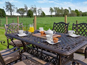 Outdoor dining - 3 Bed in Carlisle (oc-94673) (Arthuret)