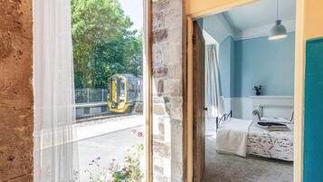 1 bedroom, travel cot, free WiFi, bed sheets