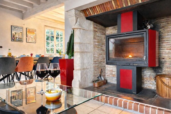 Dining - Gîtes de France® - The Gîte du Coq d'Or (EPRETOT)