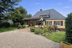 Exterior - Gîtes de France® - The Gîte du Coq d'Or (EPRETOT)
