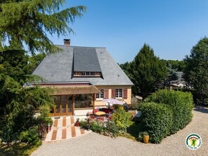 Exterior - Gîtes de France® - The Gîte du Coq d'Or (EPRETOT)