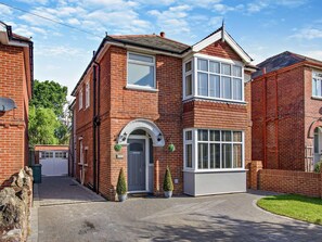Exterior - 4 Bed in Ryde (oc-95058) (Ryde)