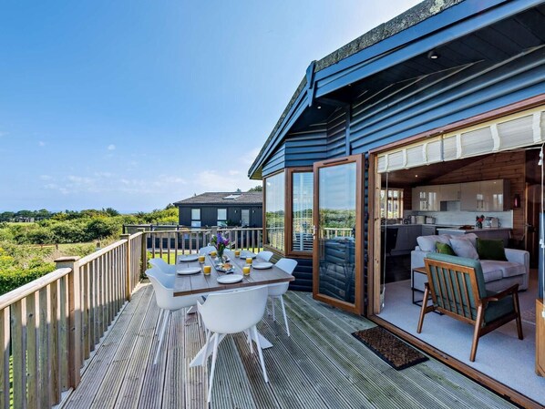 Outdoor dining - 3 Bed in Ilfracombe (oc-95047) (Ilfracombe)