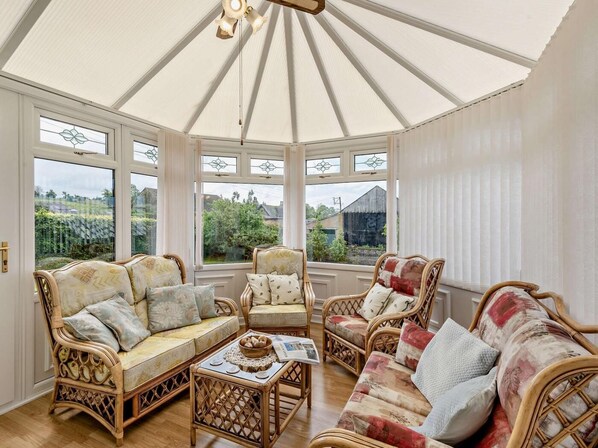 TV, fireplace - 3 Bed in Cockermouth (oc-95115) (Eaglesfield)