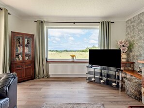 TV, fireplace - 3 Bed in Cockermouth (oc-95115) (Eaglesfield)