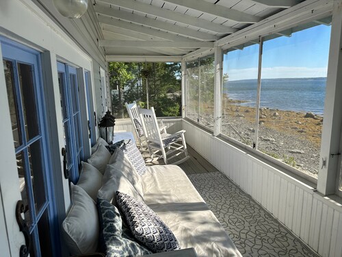 Sunset Cottage: Bayfront 3BR cottage with beach access, fire pit, WiFi, and Acadia nearby
