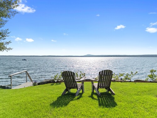 Sunset Cottage: Bayfront 3BR cottage with beach access, fire pit, WiFi, and Acadia nearby