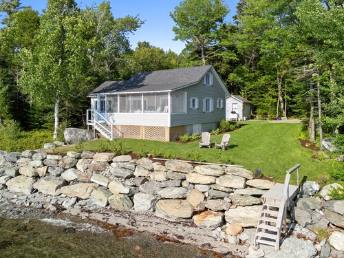 Sunset Cottage: Bayfront 3BR cottage with beach access, fire pit, WiFi, and Acadia nearby