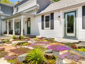 Exterior - Pom Cottage - 3BR waterfront cottage near Acadia (Prospect Harbor)