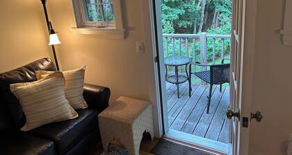 Birdsong Carriage House: Cozy 1BR near Acadia and downtown Bar Harbor