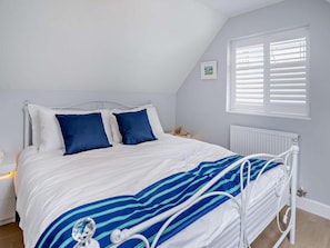 2 bedrooms, travel crib, WiFi (free), bed sheets - 2 Bed in Swansea (oc-95129) (Pen-clawdd)