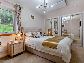 Travel cot, free WiFi, bed sheets - 2 Bed in Beauly (oc-95056) (Kiltarlity)