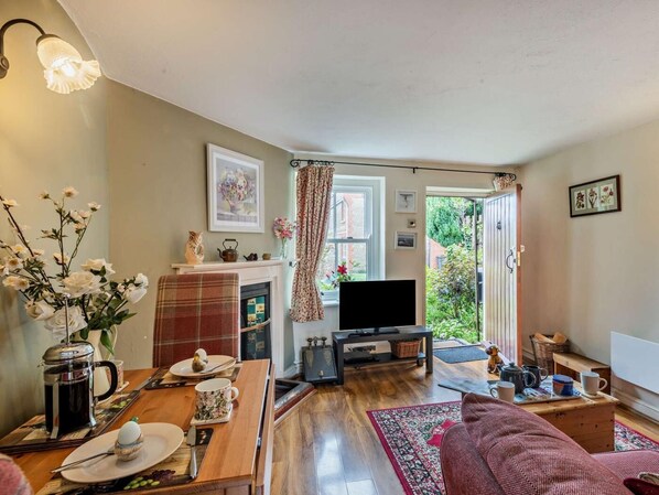 Living area - 1 Bed in Cromer (oc-60268) (Northrepps)