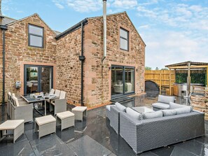 Outdoor dining - 3 Bed in Carlisle (oc-95095) (Arthuret)