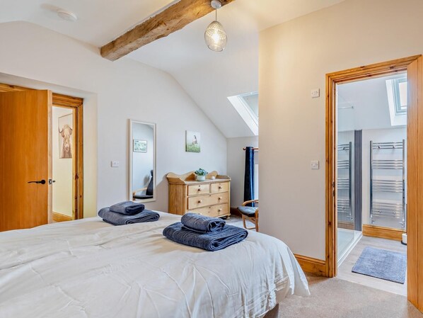 Travel cot, free WiFi, bed sheets - 4 Bed in Stoke-on-trent (oc-95163) (Longsdon)