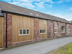 Exterior - 4 Bed in Stoke-on-trent (oc-95163) (Longsdon)