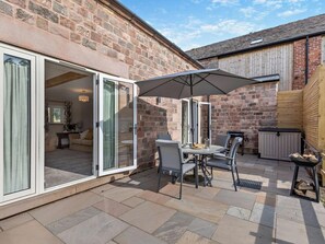 Outdoor dining - 2 Bed in Stoke-on-trent (oc-95164) (Longsdon)