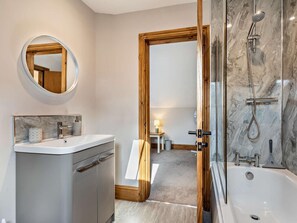 Bathroom - 2 Bed in Stoke-on-trent (oc-95164) (Longsdon)