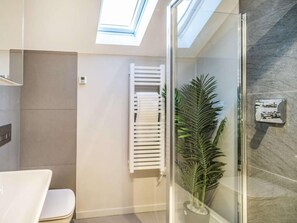 Towels - 1 Bed in Ulverston (oc-85910) (Backbarrow)